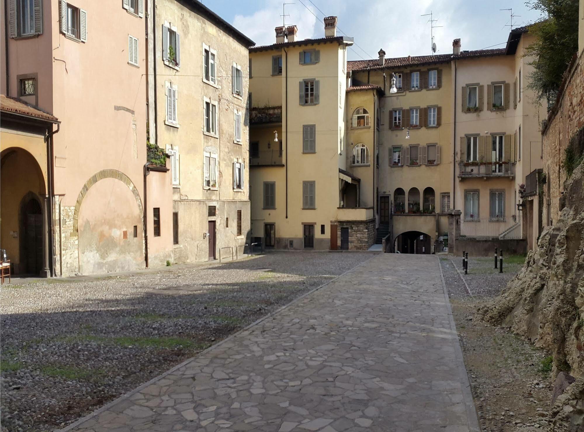 Uptown B'N'B Hotell Bergamo Eksteriør bilde
